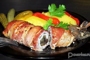 Свиные рулетики с грибами в беконе