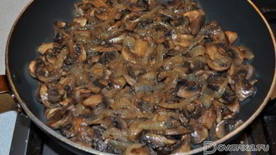 свиные рулетики с грибами в беконе