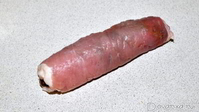 свиные рулетики с грибами в беконе