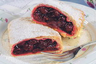 Венгерский рулет ретеш с вишней