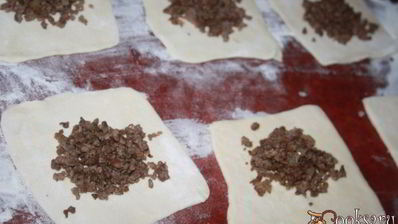 быстрая самса из слоеного теста с говяжьим фаршем