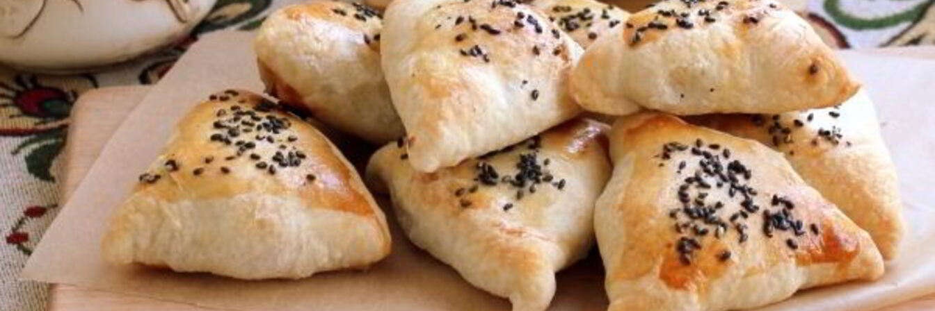 Самса из слоеного теста