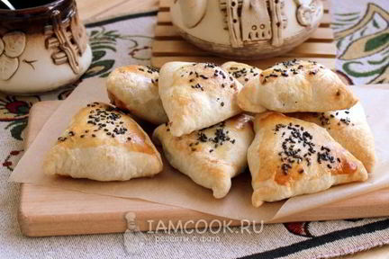 Самса из слоеного теста