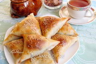 Самса с брынзой и зеленью