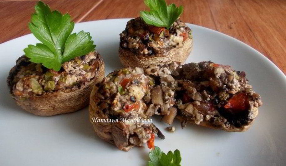 Рецепт шампиньонов, фаршированных помидором и шпинатом