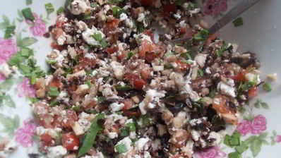 шампиньоны, фаршированные помидором и шпинатом