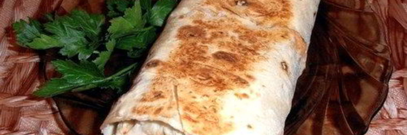 Шаурма с колбасой и корейской морковью