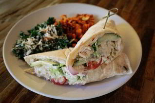 Шаурма с курицей и свежей капустой