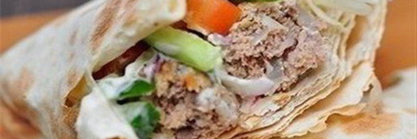 Шаурма с люля-кебаб и овощами в чесночно-йогуртовом соусом