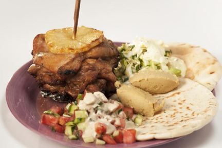 Шаверма с курицей и ананасом