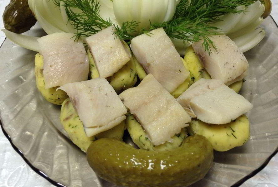 Суши из селедки и картофеля