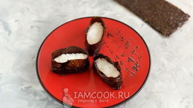 суши нигири и гунканы с лососем