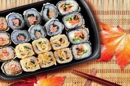 Суши с угрем и авокадо