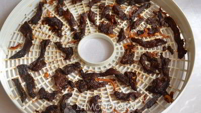 вяленое куриное мясо в сушилке