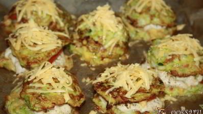 кабачковые сэндвичи с начинкой из куриного филе