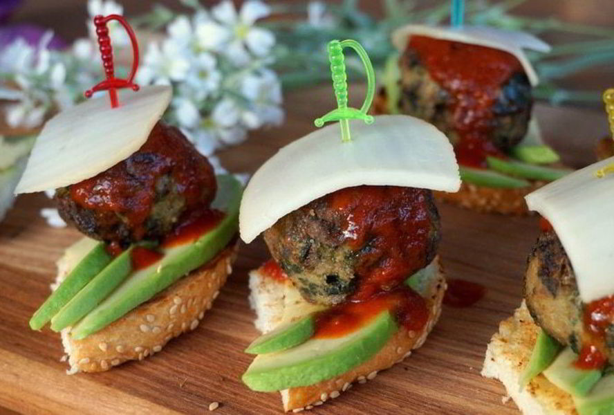 Мини-сэндвичи с тефтелями