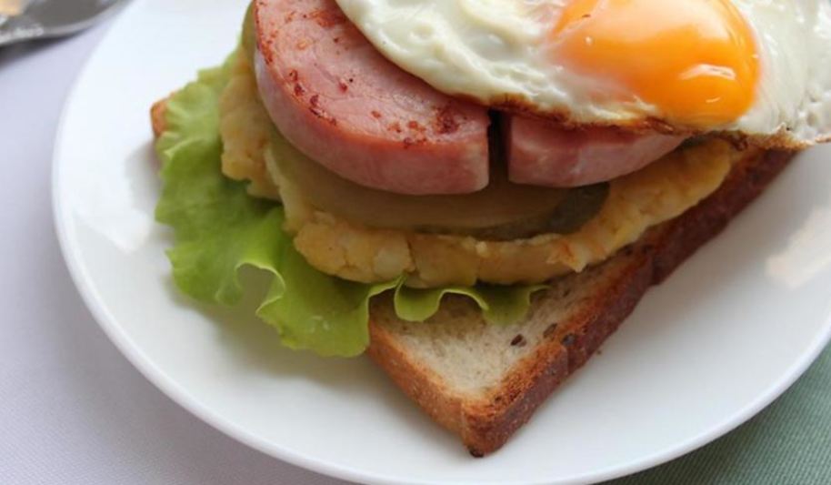 Рецепт открытого сэндвича с картофелем и ветчиной