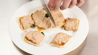 открытый сэндвич с тунцом