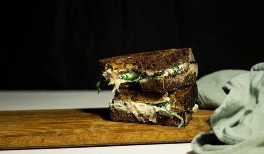 Рецепт сэндвича-гриля со шпинатом и фетой