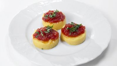 сэндвич из поленты и томатного варенья