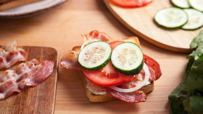 сэндвич с беконом и сыром