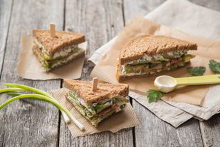 Сэндвич с фетой и беконом