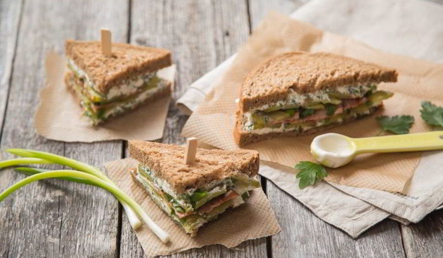 Рецепт сэндвича с фетой и беконом