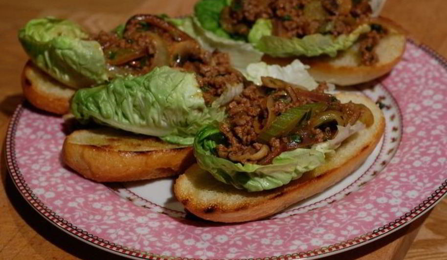 Рецепт сэндвича с говядиной, грибами и сельдереем