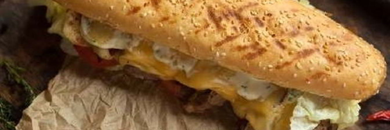 Сэндвич с говядиной и томатной сальсой