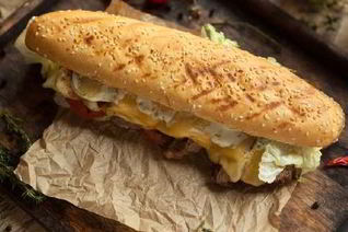 Сэндвич с говядиной и томатной сальсой