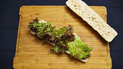 сэндвич с курицей и овощами-гриль