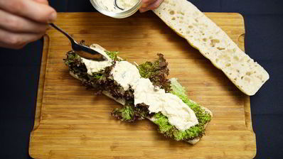 сэндвич с курицей и овощами-гриль