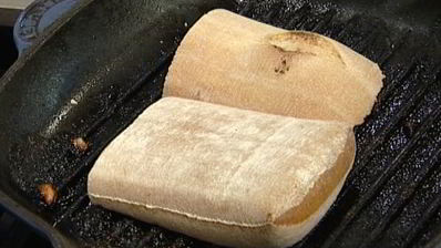 сэндвич с курицей в арахисовом соусе