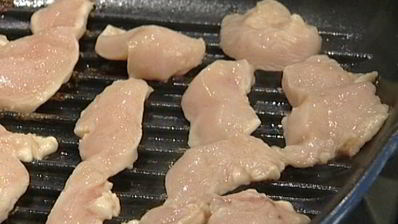 сэндвич с курицей в арахисовом соусе