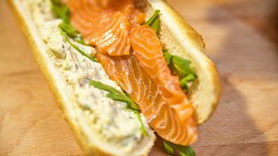 сэндвич с семгой и рукколой