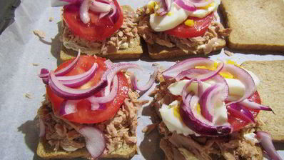 сэндвич с тунцом