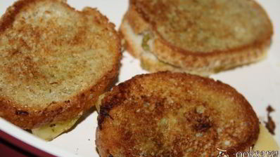 сэндвичи с сыром и соусом песто
