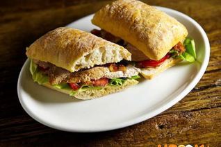 Теплый сэндвич с куриной грудкой