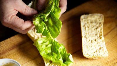 теплый сэндвич с куриной грудкой