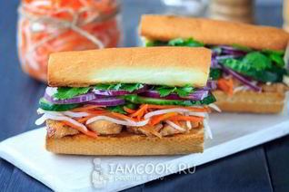Вьетнамский сэндвич Бан Ми с курицей