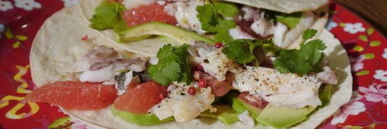 Такос с рыбой и грейпфрутовым соусом