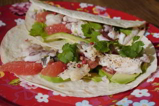 Такос с рыбой и грейпфрутовым соусом