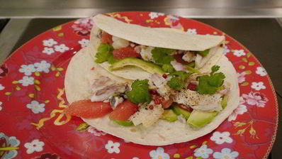 такос с рыбой и грейпфрутовым соусом