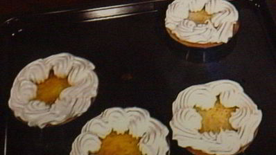 абрикосовые тарталетки с меренгой