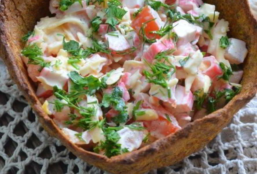 Хлебная тарталетка с салатом Лито