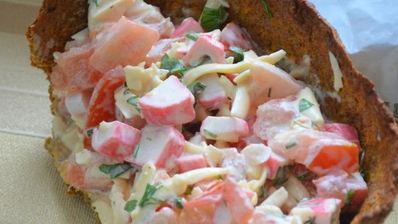 хлебная тарталетка с салатом лито