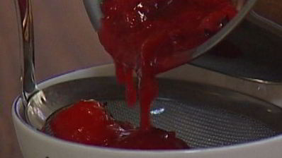 миндальные тарталетки со сливовым соусом