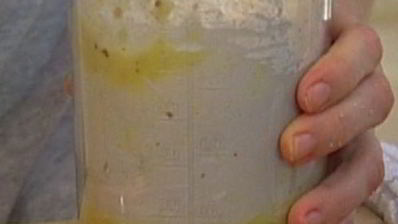 миндальные тарталетки со сливовым соусом