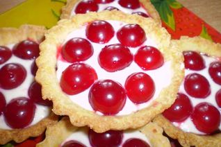 Песочные тарталетки с вишней