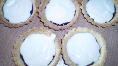 песочные тарталетки с вишней